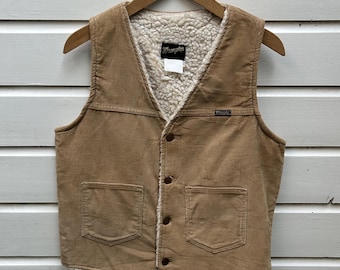 Vintage 70s: Wrangler corduroy sleeveless vest - sherpa lined - made in USA (M)