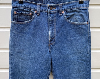 Vintage 90s: Levi's 505 denim jeans - medium blue - made in USA - zipper (32x30)