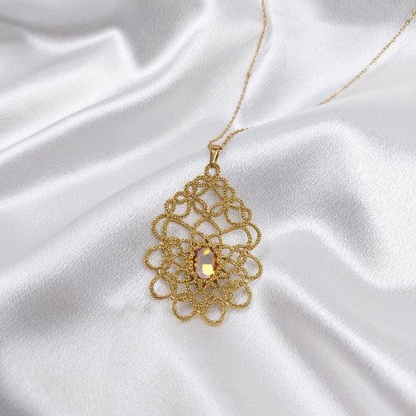 Tatting lace necklace with gold metallic thread and golden yellow crystal, boho lace necklace, aesthetic lace necklace