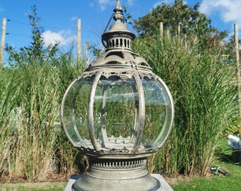 An octagonal lantern - Brass color - 8 glas windows