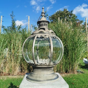 An octagonal lantern - Brass color - 8 glas windows