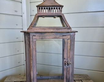 Beautiful lantern - Decorative metal lantern with glass panes - Charming decoration