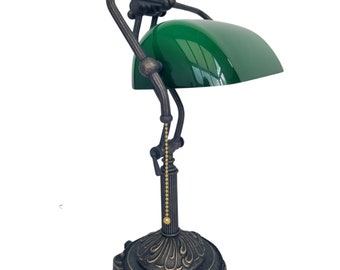 Lampe de banquier classique avec base en laiton et abat-jour vert - mobilier de bureau classique