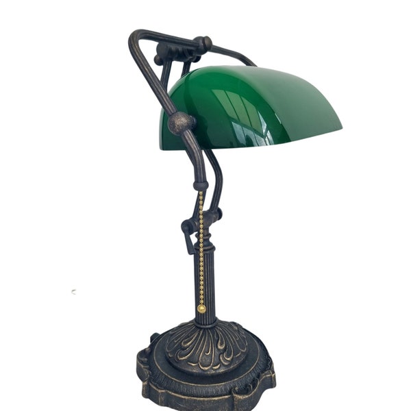 Classic banker's lamp with brass base and green lampshade - classic desk furnishings
