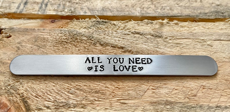 All You Need Is Love Unisex Adjustable Aluminum Cuff 画像 3