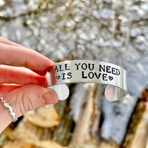 All You Need Is Love Unisex Adjustable Aluminum Cuff imagem 4