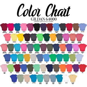 以下が含まれることがあります： Gildan 64000ユニセックスソフトスタイルTシャツのカラーチャート。 アンティークチェリーレッド、アザレア、ブラック、カロライナブルーなど、幅広い色が表示されています。 各色はTシャツサンプルで表現されています。