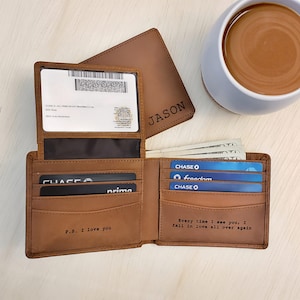 Billetera grabada para novio, billetera personalizada, billeteras de cuero para hombre, regalo para él, regalo de aniversario para novio, billetera con monograma