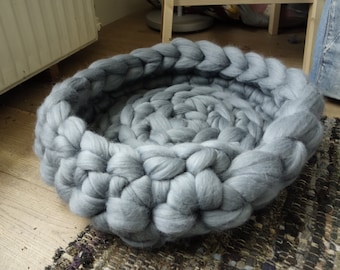 Chunky Knit Merino Wool Cat Bed, Gray Round Pet Basket