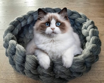 Chunky Merino Wool Cat Bed, Cozy Pet Basket, XXL Yarn