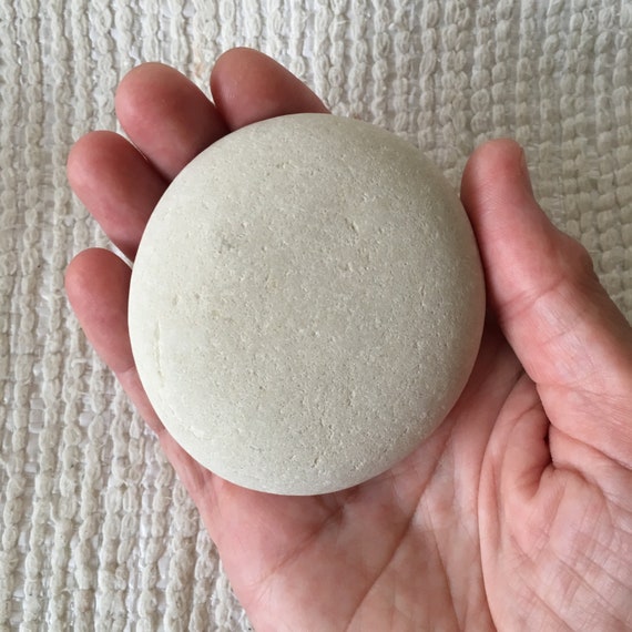 8,5-14,0cm Natural Sea White Smooth Stone Oval Shape Mandala Stone