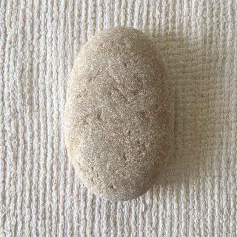 8,5-14,0cm Natural Sea White Smooth Stone Oval Shape Mandala Stone