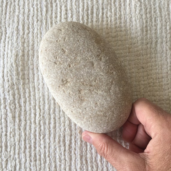 8,5-14,0cm Natural Sea White Smooth Stone Oval Shape Mandala Stone