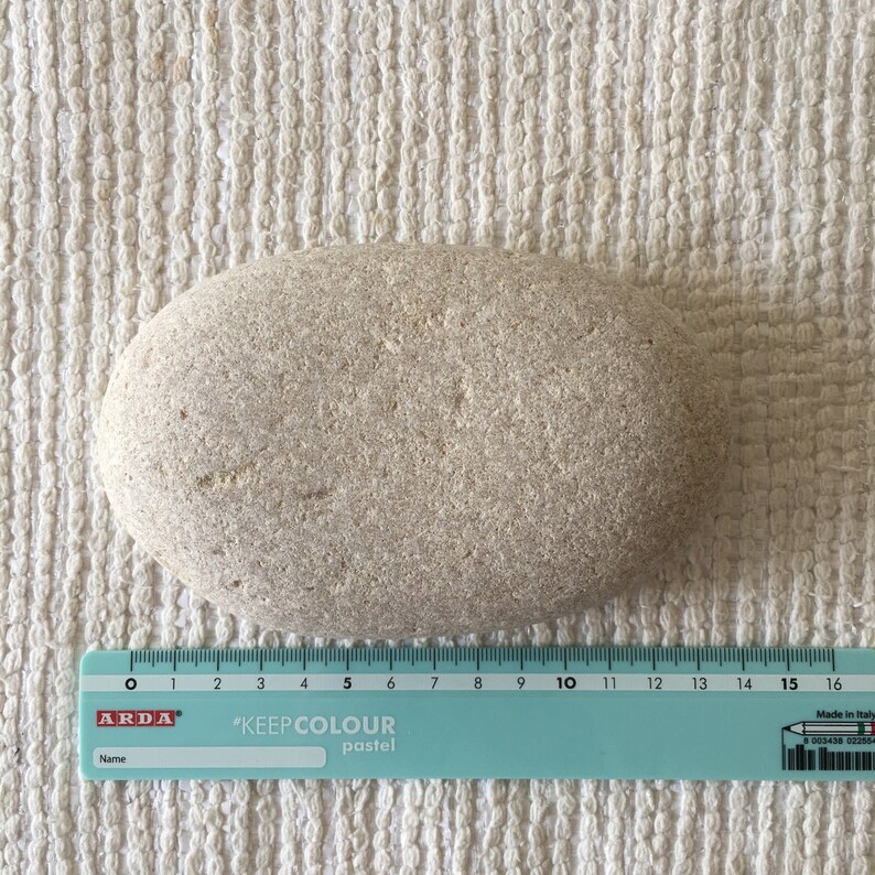 8,5-14,0cm Natural Sea White Smooth Stone Oval Shape Mandala Stone