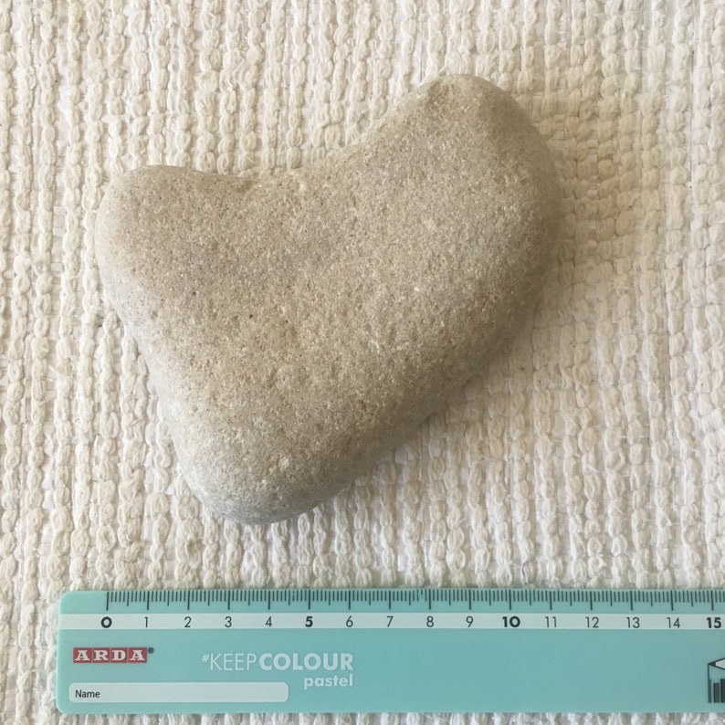 Unique Smooth Stone in Heart Shape For Crafts Natural Sea White Stone in Heart Shape