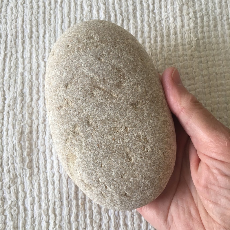 8,5-14,0cm Natural Sea White Smooth Stone Oval Shape Mandala Stone