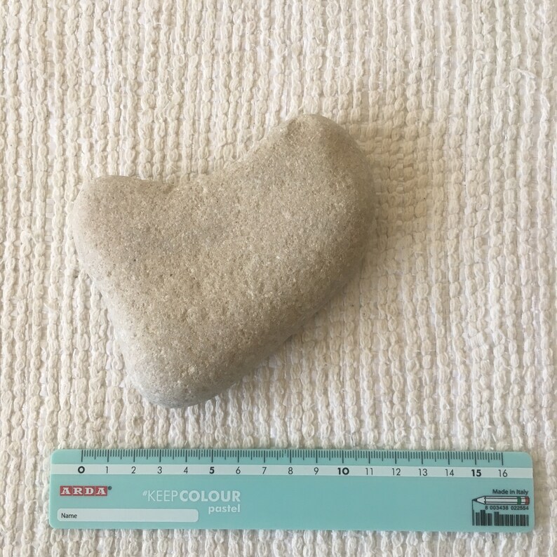 Unique Smooth Stone in Heart Shape For Crafts Natural Sea White Stone in Heart Shape