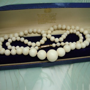 Antique Victorian Natural White Coral Graduated Necklace - 9ct Gold Clasp bild 1