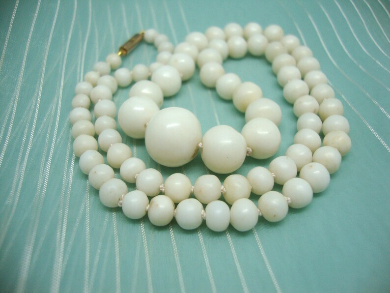 Antique Victorian Natural White Coral Graduated Necklace - 9ct Gold Clasp bild 3