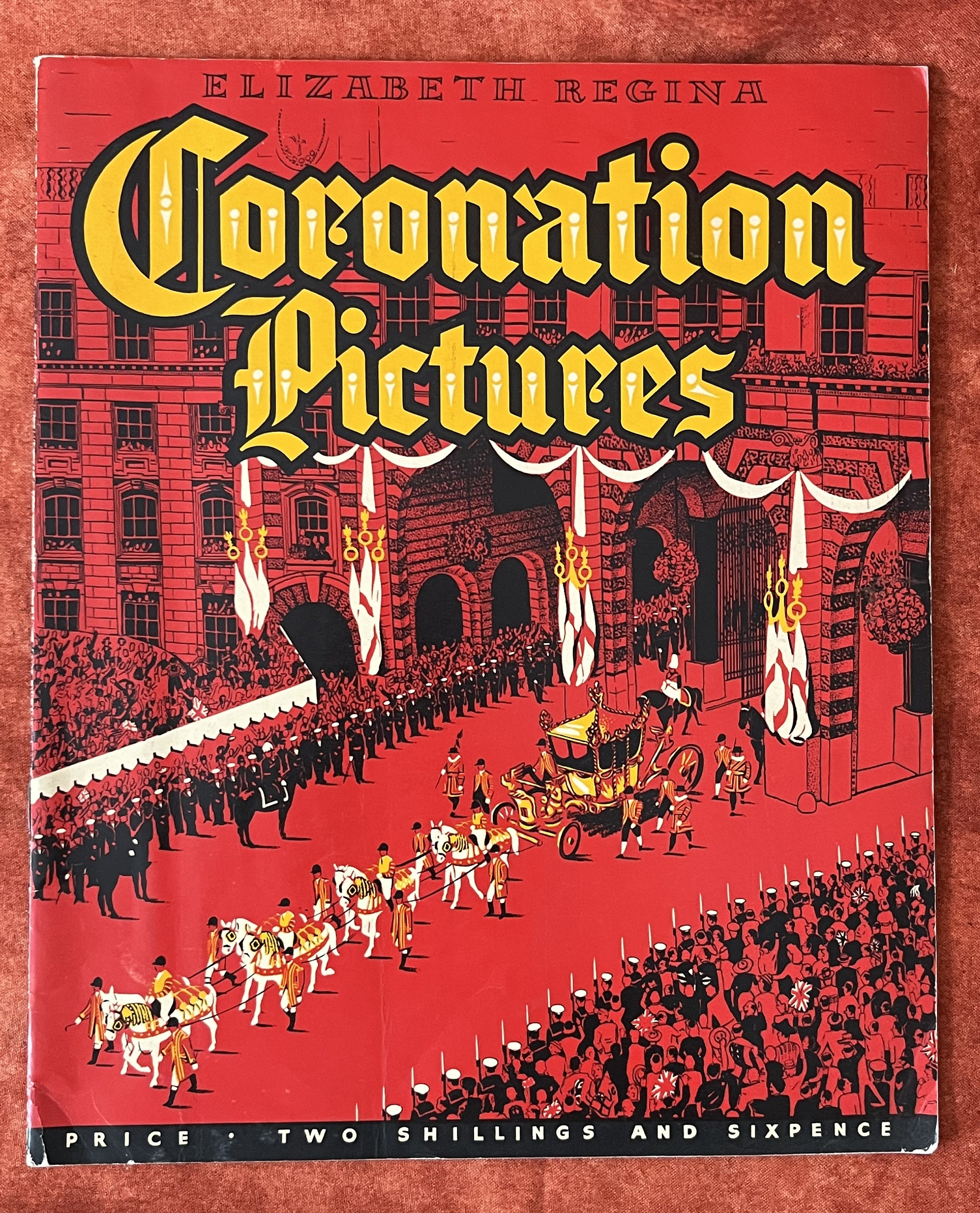 Queen Elizabeth 2nd coronation booklet 1953. Elizabeth Regina’s coronation magazine. Royal photo memorabilia book. Royal history in pictures