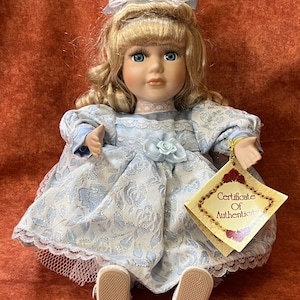 Vintage Porcelain Musical Doll: Blond Ringlets, ABC Song, 11