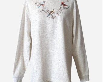 Sweat ras du cou brodé oiseau vintage des années 90 | Pull gris grand-mère Core | Cadeau ornithologique de Cottagecore | Pull rétro pour amoureux de la nature M