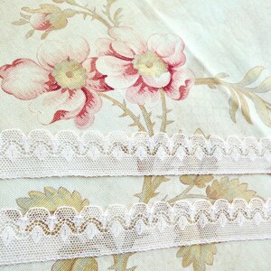 1950: Französische zartrosa Calais Spitzenborte 5 Meter Shabby Chic Material