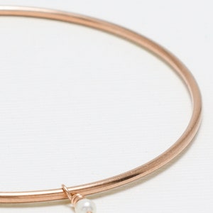 minimalistische armband, rose gouden armband, armbanden, bangle armband, stapelbare armbanden, sierlijke armband, armband voor vrouwen De Juni Bangle afbeelding 4