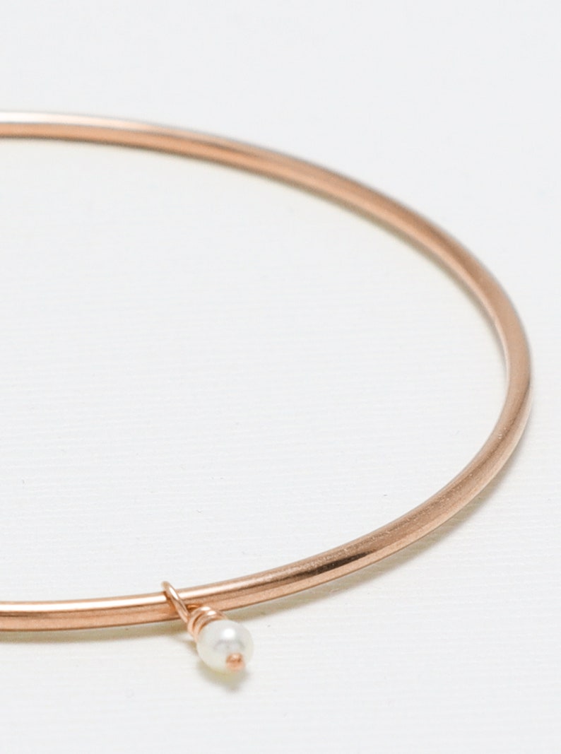 minimalistische armband, rose gouden armband, armbanden, bangle armband, stapelbare armbanden, sierlijke armband, armband voor vrouwen De Juni Bangle afbeelding 4