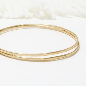 Minimalist Hammered Gold Bangle, Set Of 2, Thin Gold Bangle Bracelet, Gold Filled Stacking  Bangles, Bangles For Women | Celebration Bangles