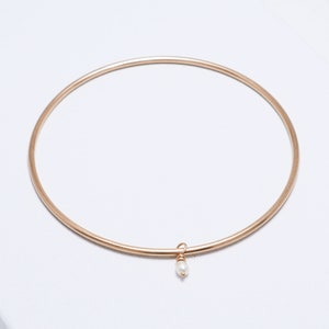 minimalistische armband, rose gouden armband, armbanden, bangle armband, stapelbare armbanden, sierlijke armband, armband voor vrouwen De Juni Bangle afbeelding 3