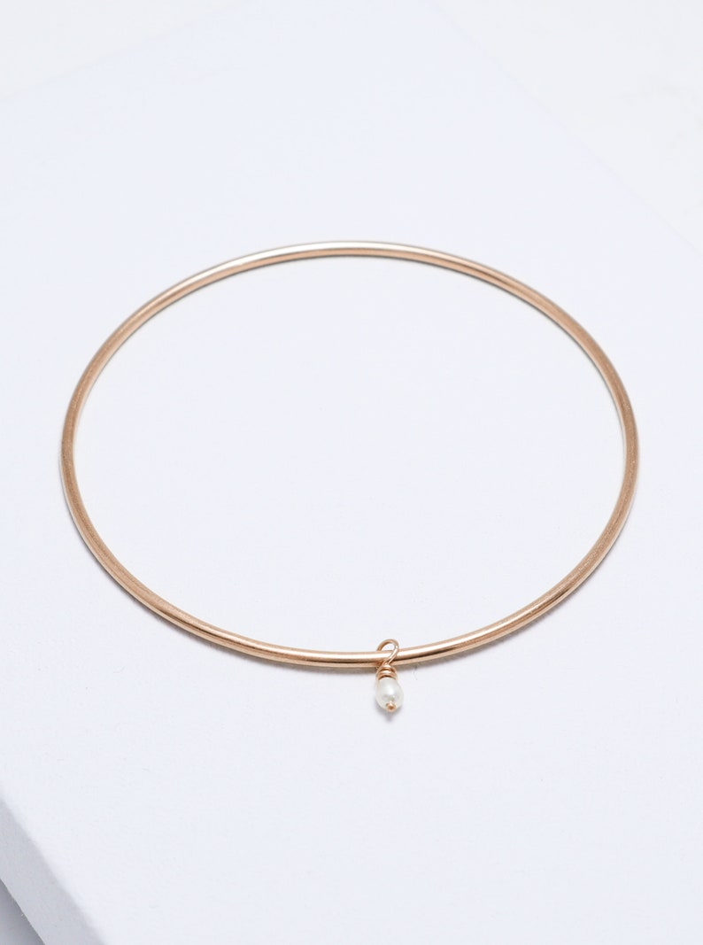 minimalistische armband, rose gouden armband, armbanden, bangle armband, stapelbare armbanden, sierlijke armband, armband voor vrouwen De Juni Bangle afbeelding 3