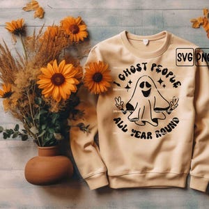 Je fantôme des gens toute l&#39;année svg Chemise d&#39;Halloween introvertie png pour sublimation, T-shirt effrayant drôle, best-seller 2024, Saison des images fantômes, Rétro