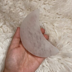 10cm Selenit Satin Spar Mond, Selenit Aufladen Platte, Selenit Halbmond Platte, Selenit Schnitzerei, Mond Dekor, Altar Kristalle