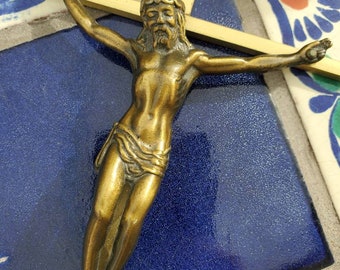 Crucifix en métal vintage - Moderne doré - Christ crucifié - Traditionnel simple - Maison catholique