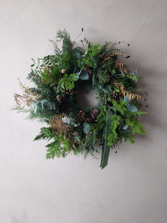 Fresh Christmas Wreath: Pine Cone & Hydrangea Festive Foliage