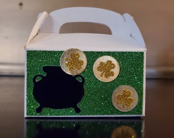 St. Patrick's day treat box, St. Patrick's day party favor, green party box, candy box, mini gable box, gift bags, st patricks day,