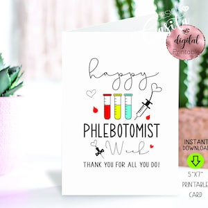 Könnte beinhalten: Eine weiße Grußkarte mit den Worten "happy Phlebotomist Week" in schwarzer Schrift. Die Karte zeigt Illustrationen von Reagenzgläsern, einer Spritze und Blutstropfen. Der Text "Thank you for all you do!" ist ebenfalls enthalten.