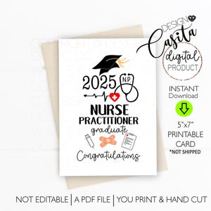 Nurse Practitioner Graduate 2025 Afdrukbare 5 x 7 gevouwen wenskaart, NP afstuderen, gefeliciteerd NP, Class of 2025, diploma verpleegkunde, Latina NP