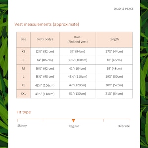K&ouml;nnte beinhalten: Eine Tabelle mit den Vest-Ma&szlig;en in Zoll und Zentimetern f&uuml;r die Gr&ouml;&szlig;en XS bis XXL. Die Tabelle enth&auml;lt Brustma&szlig;e f&uuml;r sowohl K&ouml;rper als auch fertiges Vest sowie L&auml;ngenma&szlig;e. Die Tabelle enth&auml;lt auch einen Passform-Typ-Leitfaden mit Optionen f&uuml;r schmal, regul&auml;r und &uuml;bergro&szlig;.