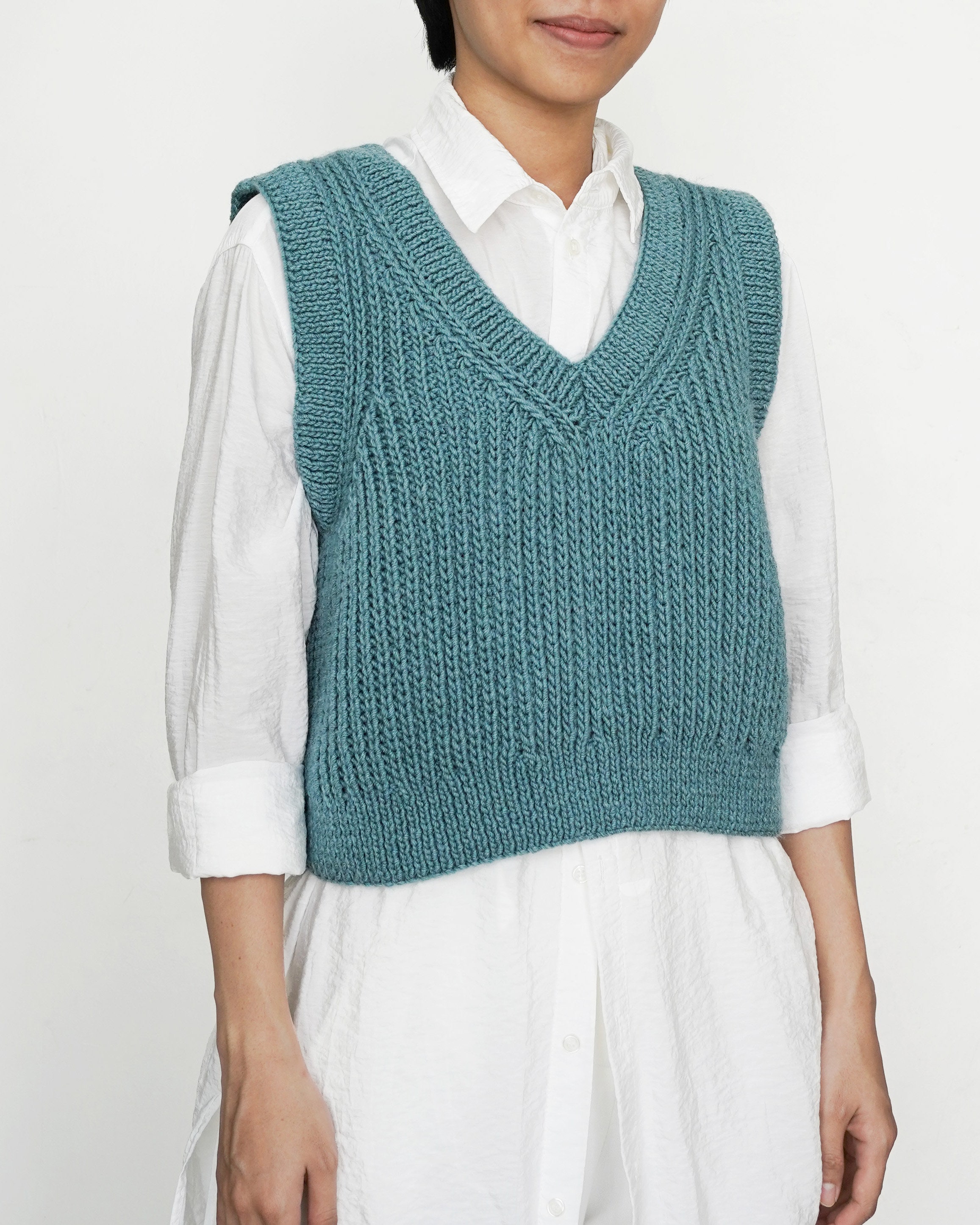 トップス Hard Twisted Yarn Rib Stitch V Neck Vest トップス Hard Twisted Yarn Rib Stitch V Neck Vest COOTIE