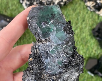 ナミビア、エロンゴ産のブラックトルマリン入りフローライト - Etsy 日本