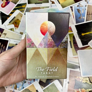 The Field Tarot Deck - Oráculo de paisagens oníricas surrealistas em aquarela - Adivinhação alternativa