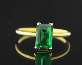 Baguette Emerald Engagement Ring, 8/4mm Emerald Baguette SolitaireRing, Prong set Handmade lab Emerald Ring, Women Anniversary Ring, Kiki