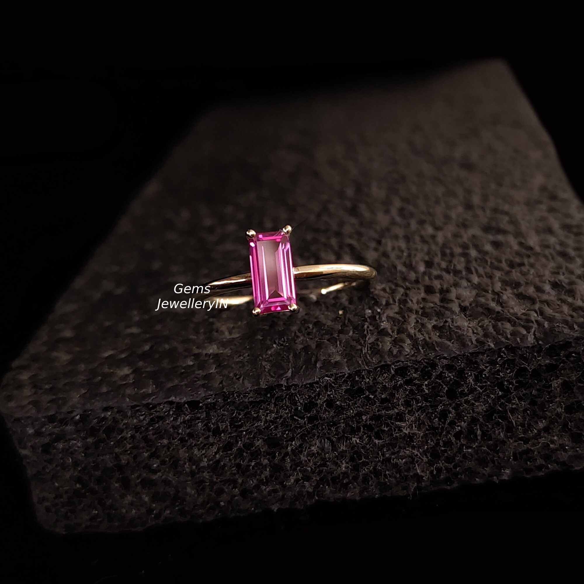 ピンクサファイア バゲットリング：14Kゴールド 9月の誕生石 - Etsy 日本