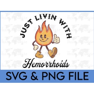 Puede incluir: Imagen de un personaje de llama de dibujos animados con una cara sonriente y un pulgar hacia arriba, caminando con botas. El texto dice "JUST LIVIN WITH Hemorrhoids" y "SVG & PNG FILE" sobre un fondo azul.