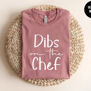 Dibs on the Chef, Funny Cooking Tee, Foodie Humor, Grill Master, BBQ Tee, Chef Gift, Kitchen Lover, Butcher Shirt, Culinary School Tshirt Bild 2