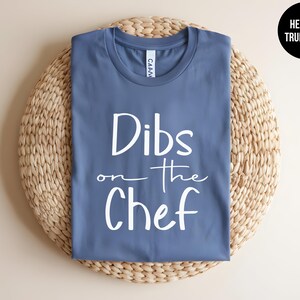 Dibs on the Chef, Funny Cooking Tee, Foodie Humor, Grill Master, BBQ Tee, Chef Gift, Kitchen Lover, Butcher Shirt, Culinary School Tshirt Bild 6