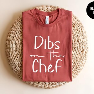 Dibs on the Chef, Funny Cooking Tee, Foodie Humor, Grill Master, BBQ Tee, Chef Gift, Kitchen Lover, Butcher Shirt, Culinary School Tshirt Bild 9