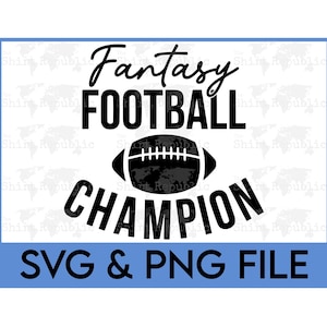 Puede incluir: Diseño gráfico en blanco y negro con el texto "Fantasy Football Champion" y un icono de fútbol. El texto "SVG & PNG File" está en la parte inferior del diseño.
